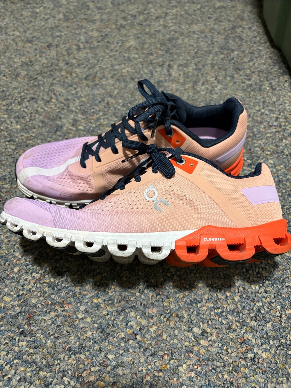 Women’s on cloud size 9